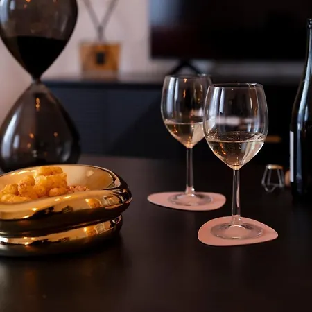 Luxury Center - Next To The Sea- Aria Condizionata - Free Parking