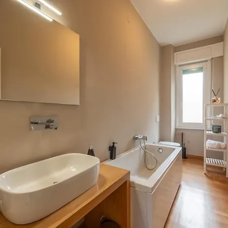 Luxury Center - Next To The Sea- Aria Condizionata - Free Parking Appartement