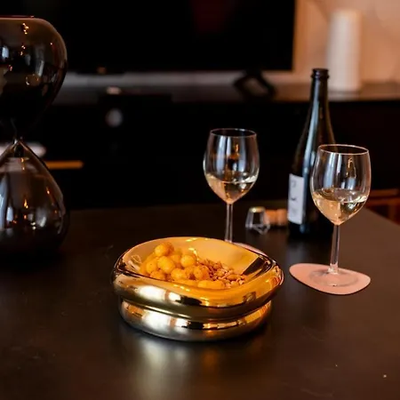 Luxury Center - Next To The Sea- Aria Condizionata - Free Parking *