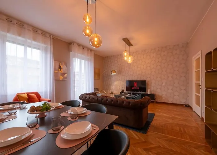 Luxury Center - Next To The Sea- Aria Condizionata - Free Parking شقة