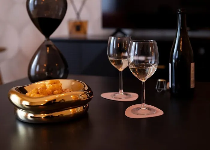 Luxury Center - Next To The Sea- Aria Condizionata - Free Parking