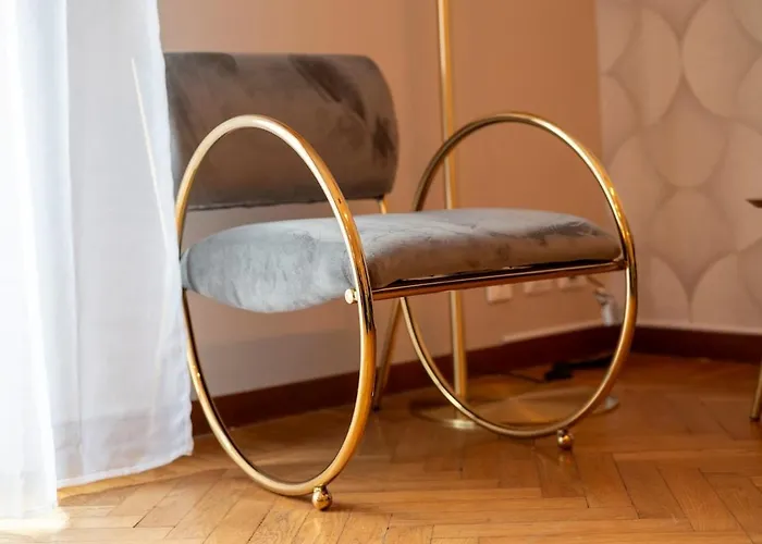 Luxury Center - Next To The Sea- Aria Condizionata - Free Parking شقة *