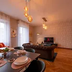 Luxury Center - Next To The Sea- Aria Condizionata - Free Parking Appartamento