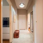 Luxury Center - Next To The Sea- Aria Condizionata - Free Parking Appartamento *