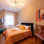 Luxury Center - Next To The Sea- Aria Condizionata - Free Parking *