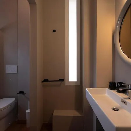 Luxury Center - Next To The Sea- Aria Condizionata - Free Parking *